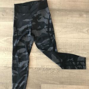 Better Bodies Dark Camo High Tights